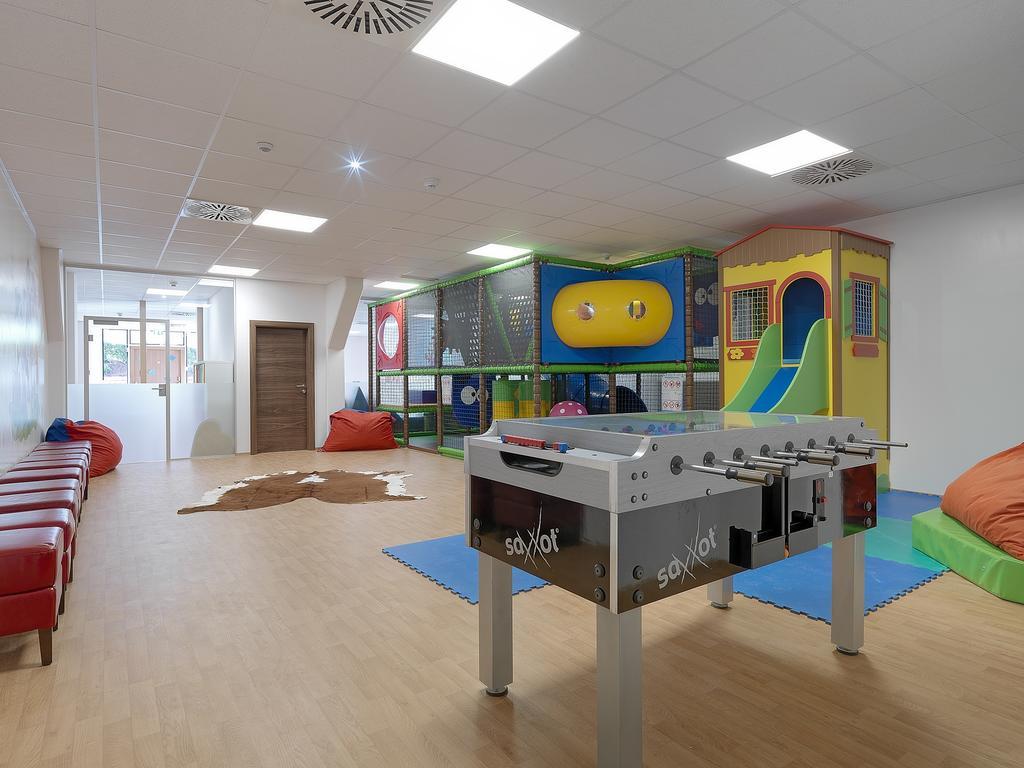 Alpina Zillertal . Family Lifestyle Kinderhotel 菲根 外观 照片
