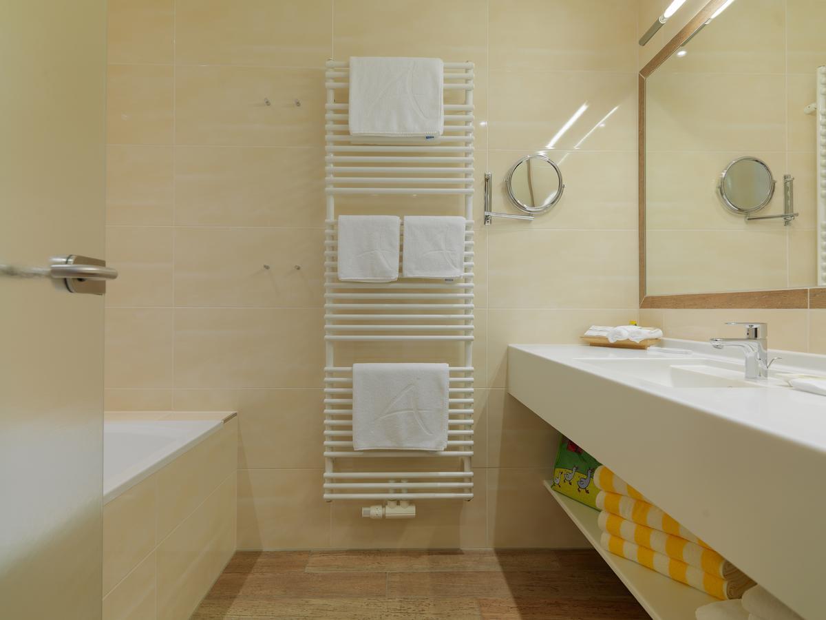 Alpina Zillertal . Family Lifestyle Kinderhotel 菲根 外观 照片